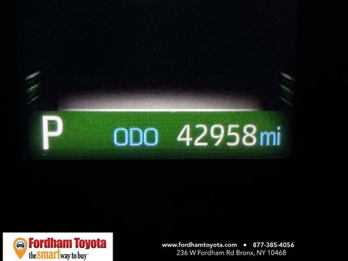 Used 2024 Toyota Sienna LE FWD image 34