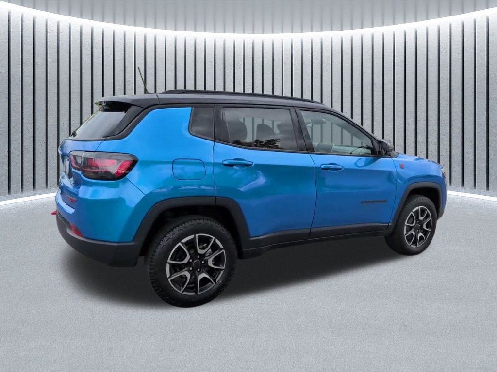 Used 2025 Jeep Compass Trailhawk w/ Trailhawk Elite Group AWD/4WD image 5