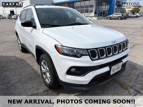 Used 2024 Jeep Compass Latitude AWD/4WD image 1