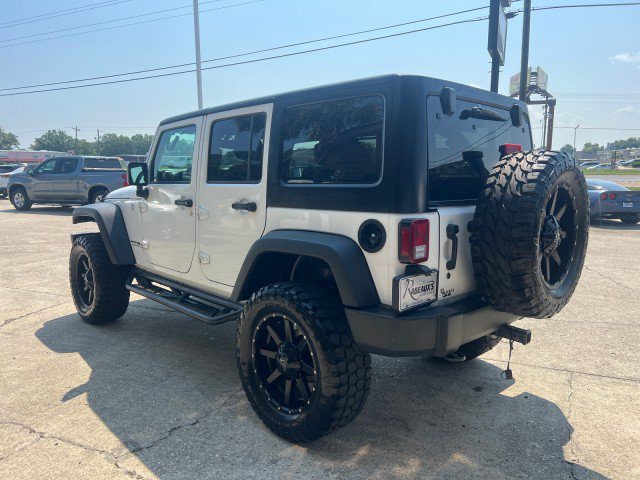 Used 2018 Jeep Wrangler Unlimited Rubicon w/ Connectivity Group AWD/4WD image 8
