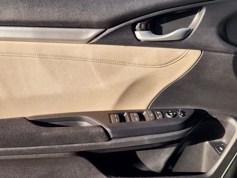 Used 2019 Honda Civic EX image 22