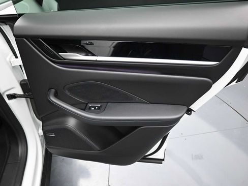 Certified 2025 Porsche Macan Electric RWD image 19