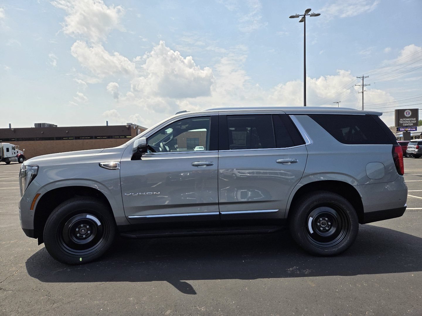 New 2026 GMC Yukon Elevation w/ Elevation Premium Package AWD/4WD image 17