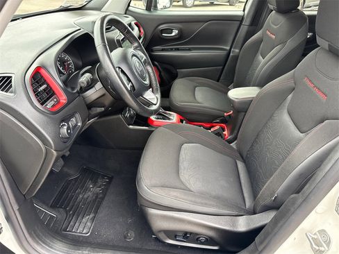 Used 2021 Jeep Renegade Trailhawk image 25