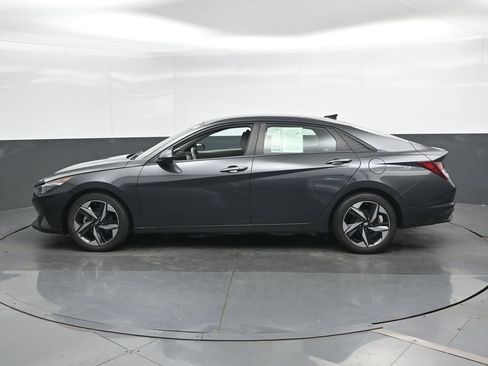 Used 2023 Hyundai Elantra SEL w/ Convenience Package FWD image 8