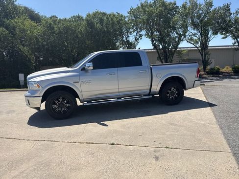 Used 2017 RAM 1500 Laramie w/ Convenience Group AWD/4WD image 8