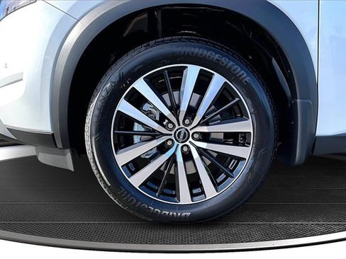 New 2025 Nissan Pathfinder Platinum image 13