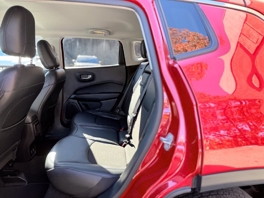 Used 2019 Jeep Compass Latitude w/ Popular Equipment Group AWD/4WD image 27