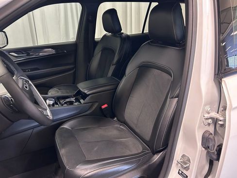 Used 2023 Jeep Grand Cherokee L Laredo AWD/4WD image 8