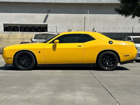 Used 2018 Dodge Challenger R/T Scat Pack RWD image 6