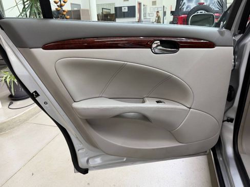 Used 2009 Buick Lucerne CXL w/ Driver Confidence Package FWD image 12