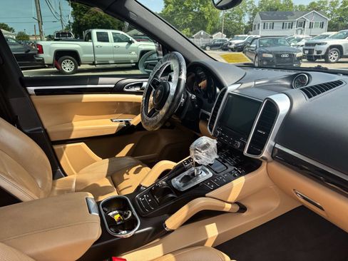 Used 2018 Porsche Cayenne Platinum Edition AWD/4WD image 26