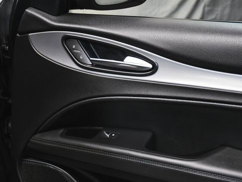 Used 2023 Alfa Romeo Stelvio Veloce image 17