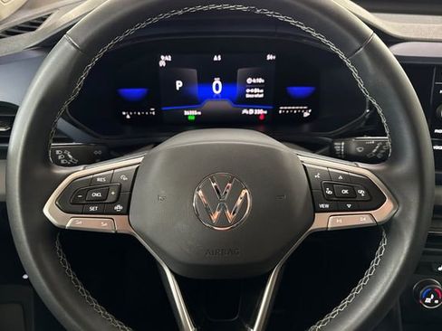 Certified 2022 Volkswagen Taos SE image 28