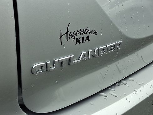 Used 2024 Mitsubishi Outlander ES image 29