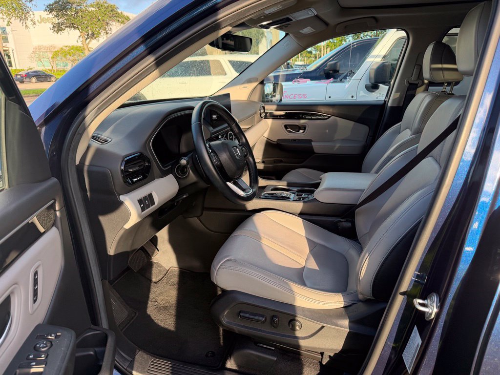 Used 2025 Honda Pilot Touring image 8