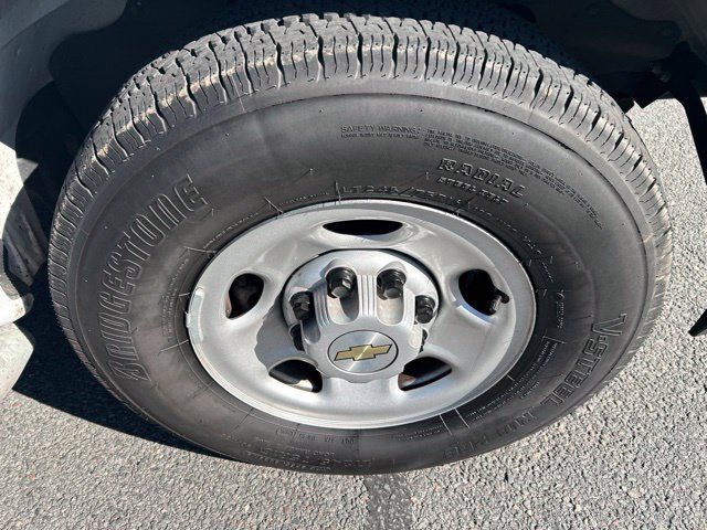 Used 2025 Chevrolet Express 2500 w/ Driver Convenience Package RWD image 19