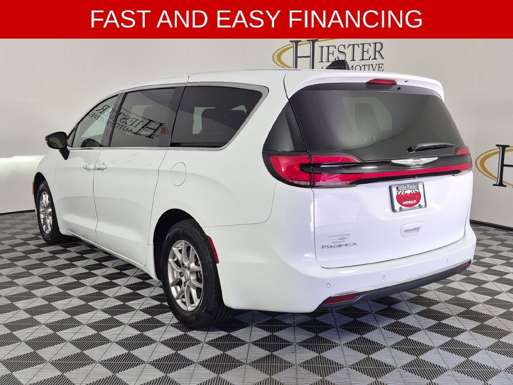 Used 2025 Chrysler Pacifica Select FWD image 6