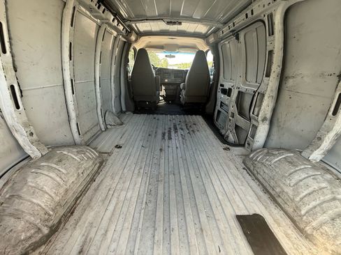 Used 2016 Chevrolet Express 2500 image 28