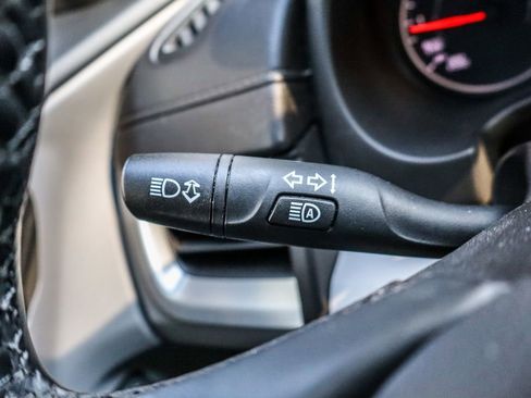 Used 2024 GMC Terrain SLT image 27