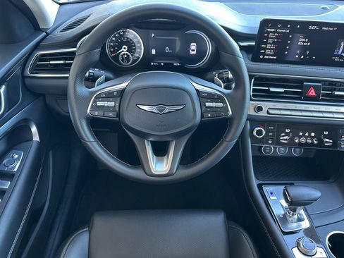 Used 2025 Genesis G70 2.5T image 16