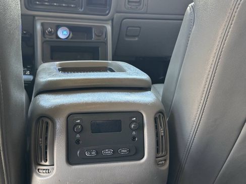 Used 2005 Chevrolet Silverado 2500 LT w/ Heavy-Duty Power Package AWD/4WD image 9