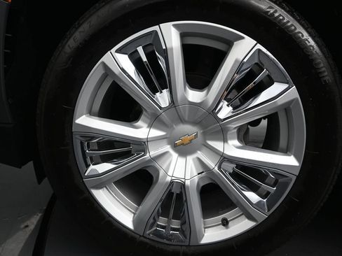 Used 2021 Chevrolet Suburban High Country AWD/4WD image 11