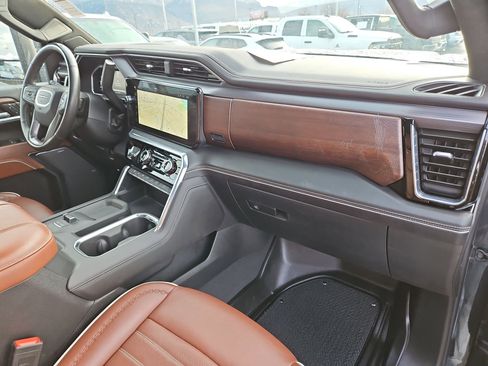 Used 2024 GMC Sierra 3500 Denali Ultimate image 33