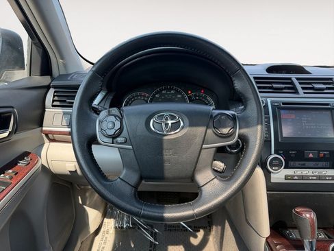 Used 2012 Toyota Camry XLE w/ Leather Pkg FWD image 13