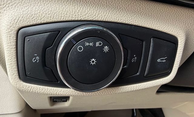 Used 2017 Lincoln MKC Select w/ Select Plus Package AWD/4WD image 18