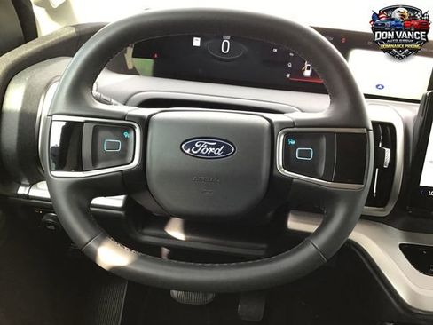 Used 2025 Ford Expedition Max Active AWD/4WD image 14