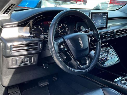 Used 2021 Lincoln Corsair Standard w/ Equipment Group 101A image 17