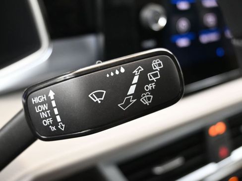 New 2026 Volkswagen Taos SE image 30