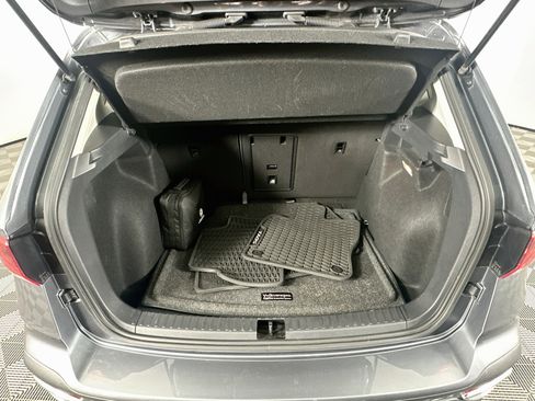 Used 2023 Volkswagen Taos SE w/ Panoramic Sunroof Package FWD image 30