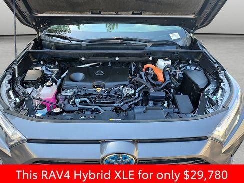 Used 2022 Toyota RAV4 XLE AWD/4WD image 38