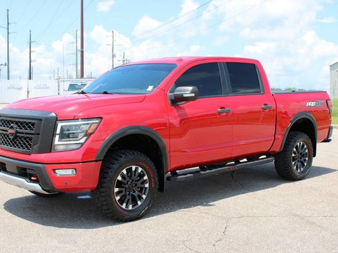 Used 2021 Nissan Titan PRO-4X w/ Pro-4x Convenience Package AWD/4WD image 2