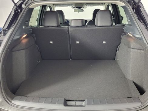 New 2025 Nissan Kicks SR image 16