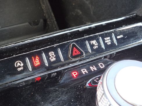 Used 2024 Jeep Wagoneer L Series II RWD image 34