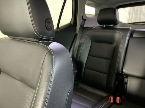 Used 2023 GMC Terrain SLT image 12