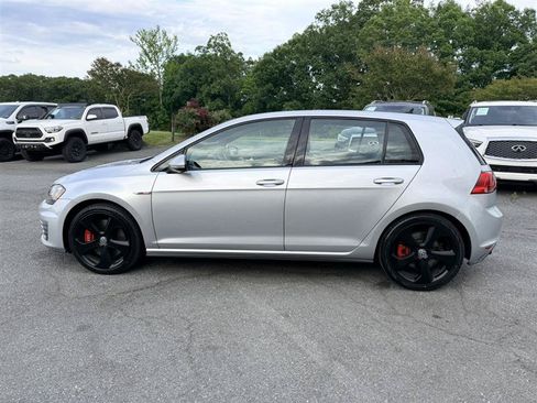 Used 2017 Volkswagen GTI SE FWD image 10