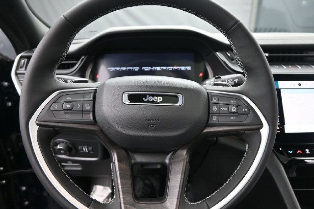 New 2026 Jeep Grand Cherokee Limited w/ Limited Altitude Package AWD/4WD image 11