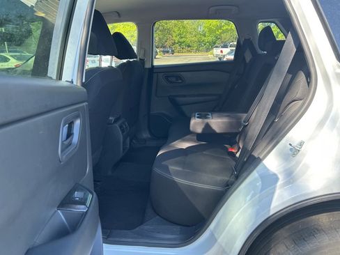 Used 2024 Nissan Rogue S AWD/4WD image 9