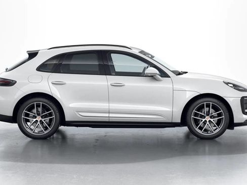 Certified 2026 Porsche Macan AWD/4WD image 5