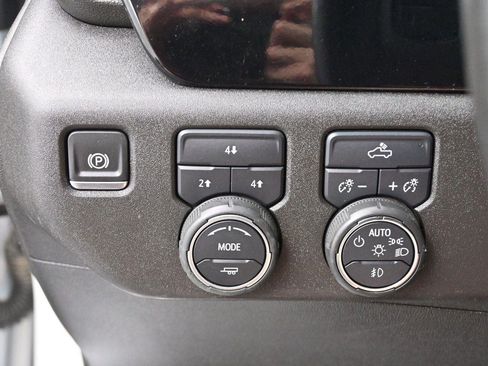 Used 2025 Chevrolet Silverado 2500 LT AWD/4WD image 28