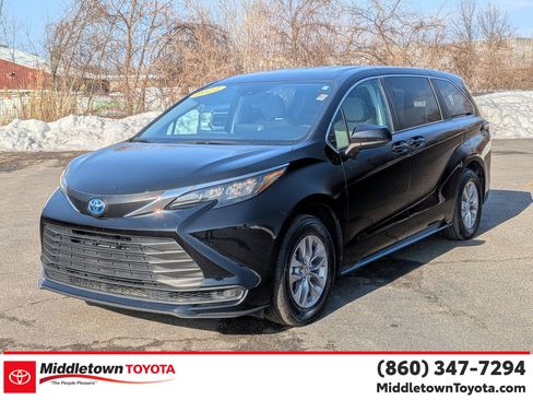 Used 2024 Toyota Sienna LE image 7