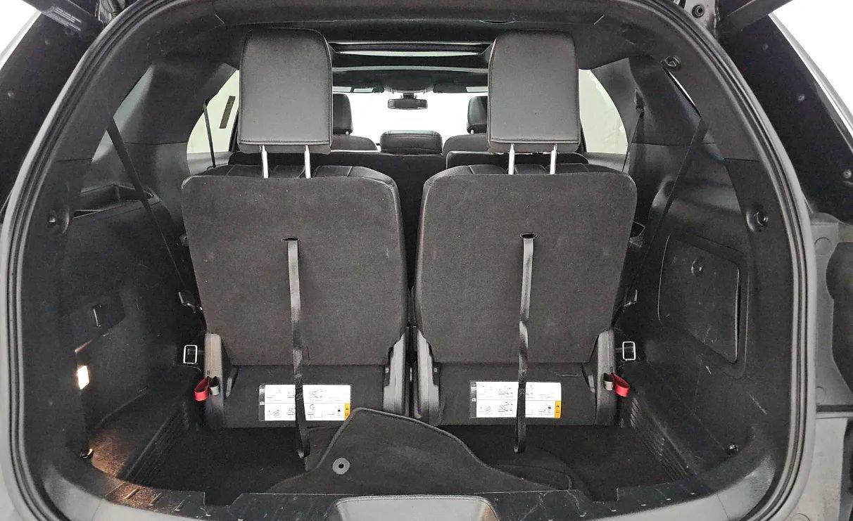Used 2019 Ford Explorer XLT w/ Equipment Group 202A AWD/4WD image 8