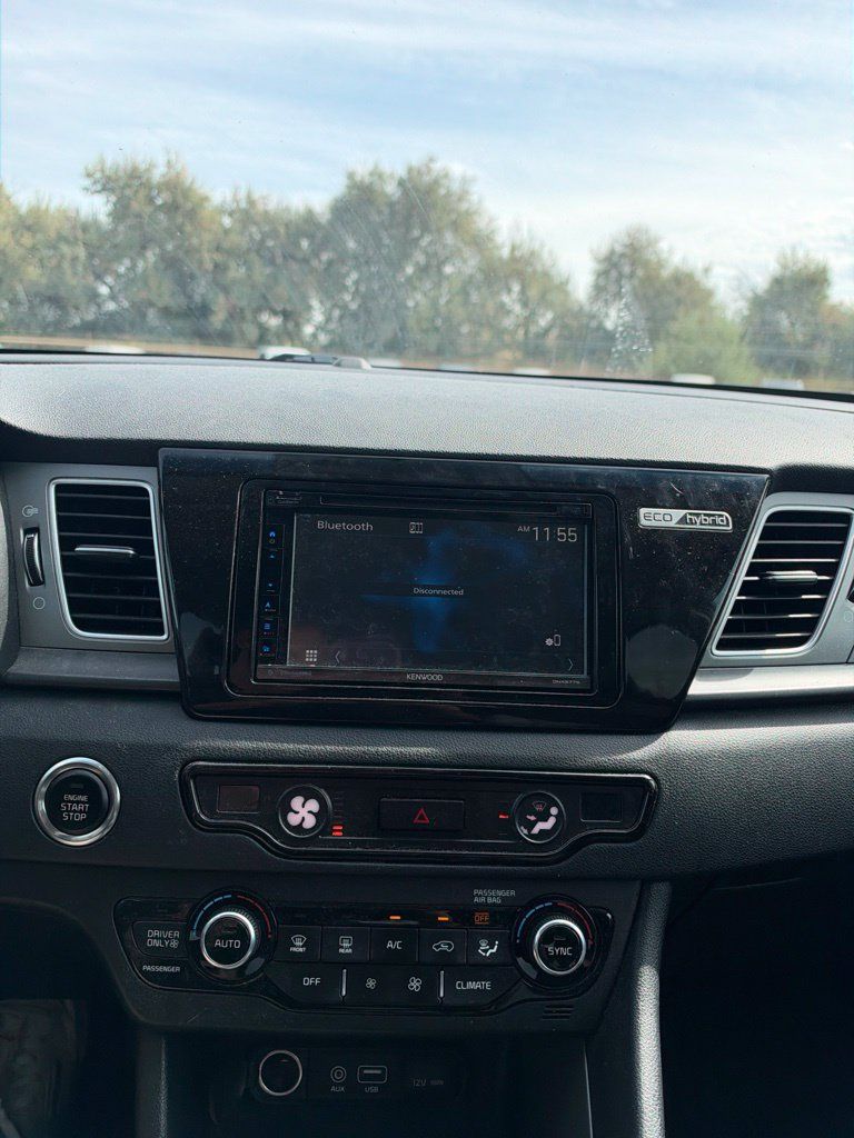 Used 2019 Kia Niro LX FWD image 12