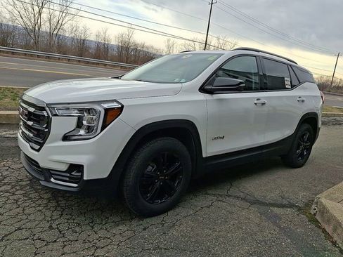 Used 2024 GMC Terrain AT4 image 3