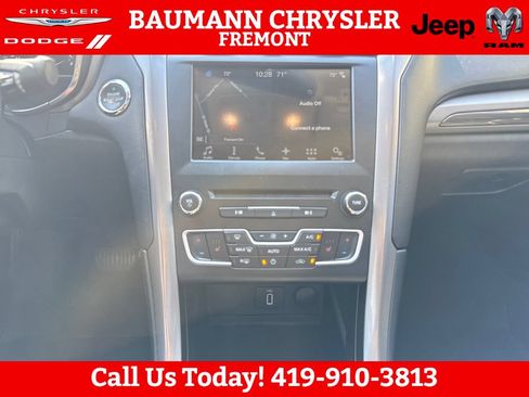 Used 2017 Ford Fusion SE w/ Equipment Group 202A AWD/4WD image 22
