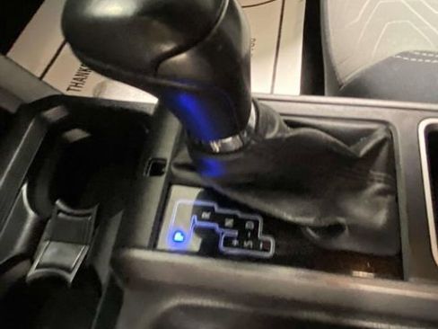 Used 2020 Toyota Tacoma TRD Sport w/ Technology Package image 18